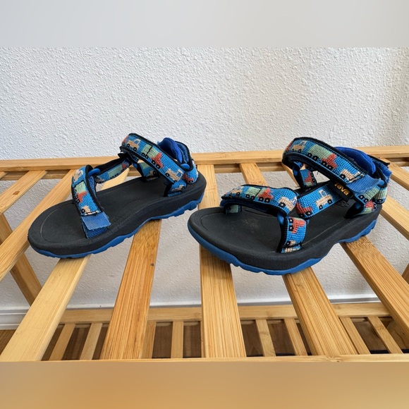 TEVA | Blue Vintage Trucks Toddlers Hurricane XLT 2 Sandals - Picture 2 of 8